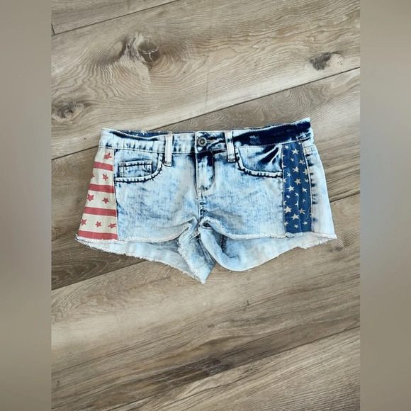 NWOT BLUE ASPHALT cute red white and blue Stars and Stripes Jean cut off shorts - Picture 1 of 6